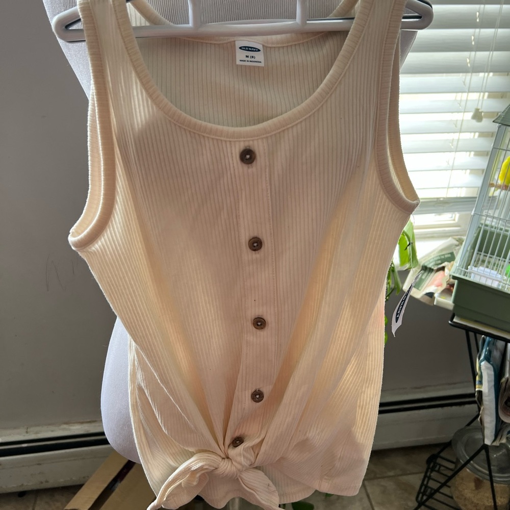 Old navy tank top ribbed with button